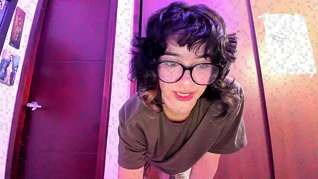 Snapshot of _Lunnaa_ chatting on October 20, 2:56 am Lunnaa online show from October 20, 2:56 am