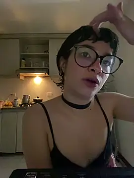  Lunnaa  online show from April 25, 1:30 am