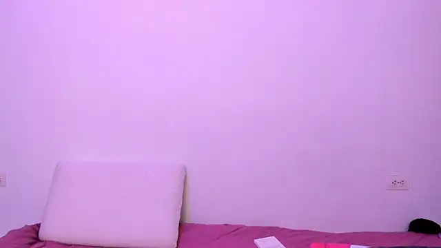 Snapshot of _Lunnaa_ chatting on July 30, 1:15 am Lunnaa online show from July 30, 1:15 am