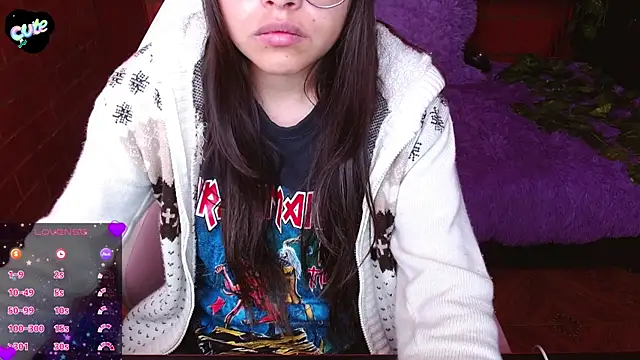 Snapshot of MidoriQuiinn chatting on November 11, 3:12 pm MidoriQuiinn online show from November 11, 3:12 pm