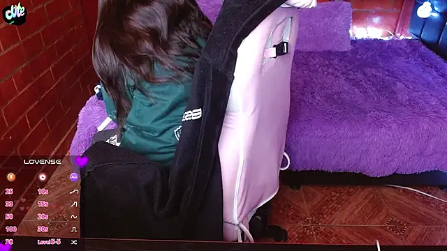 Snapshot of MidoriQuiinn chatting on February 19, 2:13 pm MidoriQuiinn online show from February 19, 2:13 pm