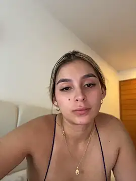 Snapshot of oriana_zoeee chatting on June 8, 2:12 am oriana zoeee online show from June 8, 2:12 am