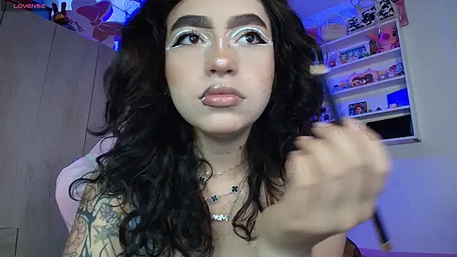 valenor  online show from May 11, 3:23 am