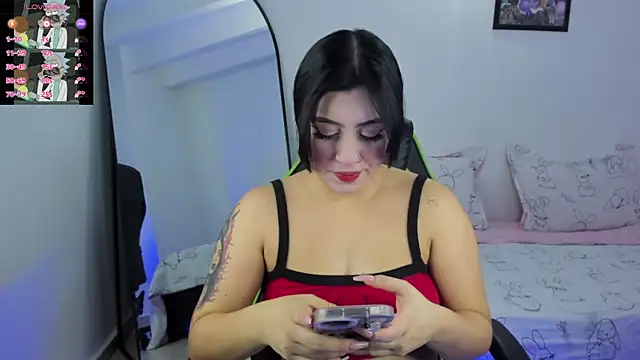 Snapshot of caroline23_x chatting on February 4, 4:05 am caroline23 x online show from February 4, 4:05 am