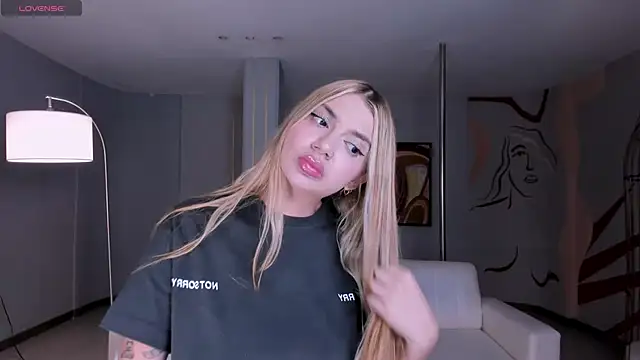 NiaHolland online show from September 8, 6:29 pm