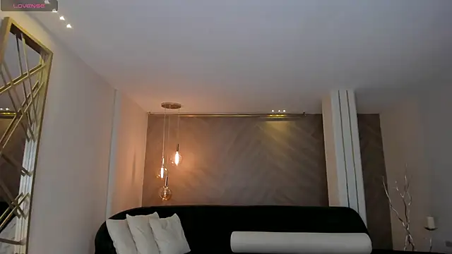 NiaHolland online show from October 9, 6:06 pm