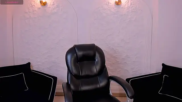 MollyJones  online show from June 9, 7:36 pm