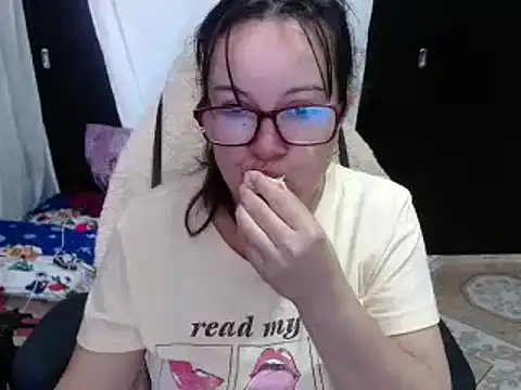 Snapshot of Sonialorens_ chatting on December 10, 2:50 pm Sonialorens  online show from December 10, 2:50 pm