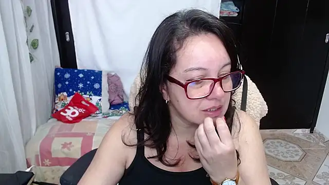 Snapshot of Sonialorens_ chatting on December 15, 1:43 pm Sonialorens  online show from December 15, 1:43 pm
