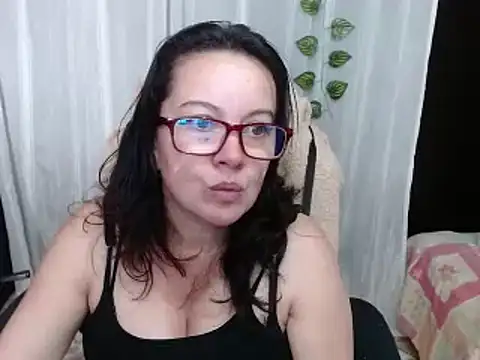 Snapshot of Sonialorens_ chatting on December 28, 7:54 pm Sonialorens  online show from December 28, 7:54 pm