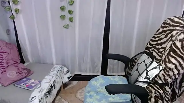 Snapshot of Sonialorens_ chatting on February 1, 12:16 pm Sonialorens  online show from February 1, 12:16 pm