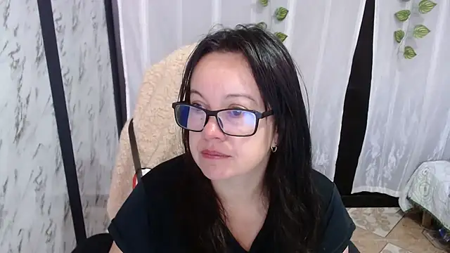 Snapshot of Sonialorens_ chatting on March 1, 1:29 pm Sonialorens  online show from March 1, 1:29 pm