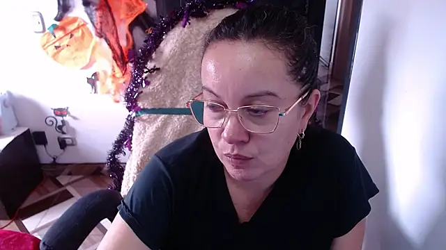 Snapshot of Sonialorens_ chatting on October 30, 4:52 pm Sonialorens  online show from October 30, 4:52 pm
