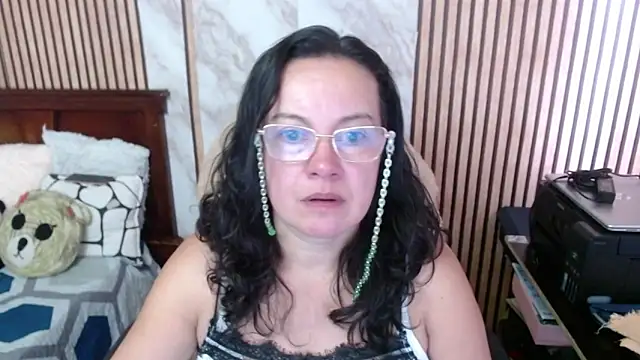 Sonialorens  online show from February 17, 8:04 pm