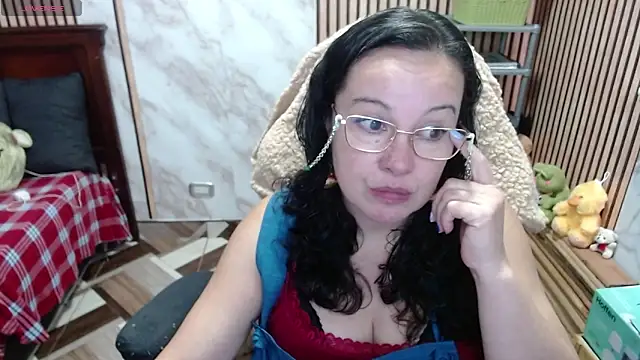 Sonialorens  online show from March 26, 8:14 pm