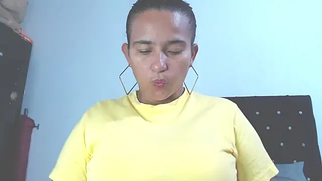Snapshot of isabella_dirty69 chatting on May 19, 10:16 pm isabella dirty69 online show from May 19, 10:16 pm
