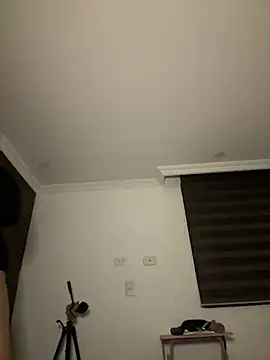 Snapshot of IamSashaLuv chatting on February 18, 6:37 am IamSashaLuv online show from February 18, 6:37 am