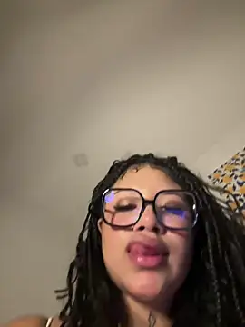 Snapshot of IamSashaLuv chatting on March 2, 12:42 am IamSashaLuv online show from March 2, 12:42 am