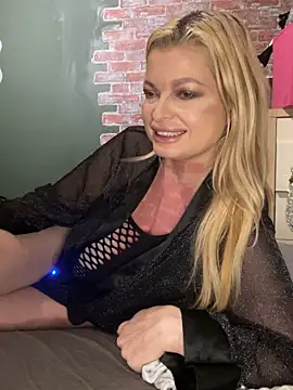 Lisavontease online show from September 28, 3:28 pm