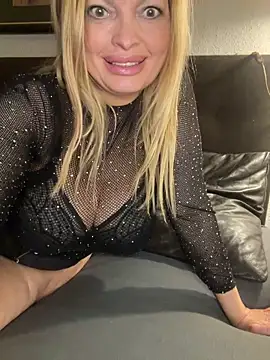 Lisavontease online show from April 18, 7:07 pm