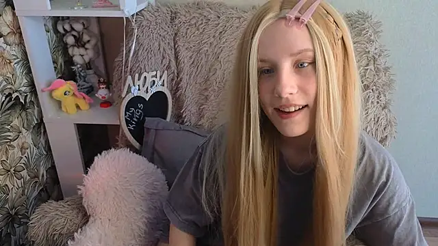 Snapshot of sarakaell chatting on June 4, 1:33 am sarakaell online show from June 4, 1:33 am