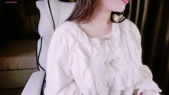 Snapshot of Girl__Funny chatting on March 3, 6:12 pm Girl  Funny online show from March 3, 6:12 pm