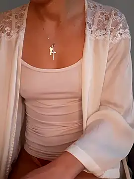 Snapshot of megan2021 chatting on December 12, 2:22 pm megan2021 online show from December 12, 2:22 pm