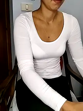 Snapshot of megan2021 chatting on September 11, 7:41 am megan2021 online show from September 11, 7:41 am