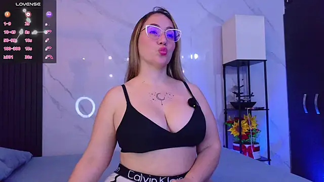 Snapshot of hotpawgmilf chatting on May 14, 10:16 pm hotpawgmilf online show from May 14, 10:16 pm