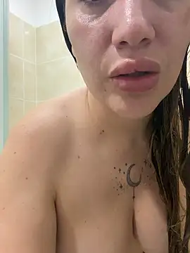 Snapshot of hotpawgmilf chatting on June 5, 3:02 am hotpawgmilf online show from June 5, 3:02 am