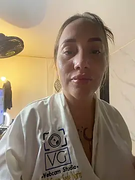 Snapshot of hotpawgmilf chatting on June 6, 3:00 am hotpawgmilf online show from June 6, 3:00 am