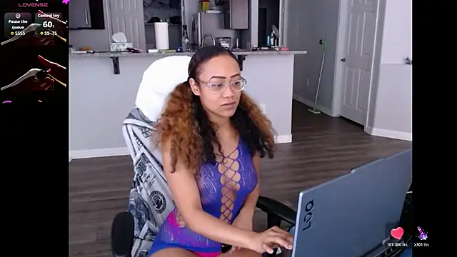 Snapshot of RylHoneyy chatting on June 23, 6:50 pm RylHoneyy online show from June 23, 6:50 pm