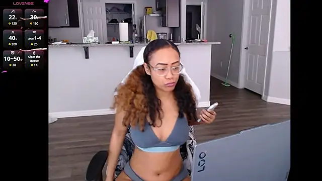 Snapshot of RylHoneyy chatting on June 25, 5:39 pm RylHoneyy online show from June 25, 5:39 pm