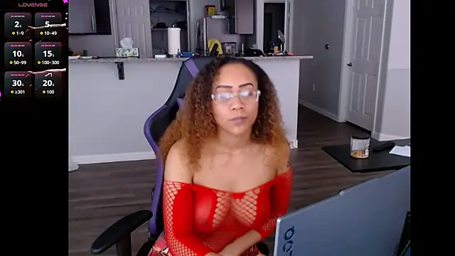 Snapshot of RylHoneyy chatting on July 10, 9:17 pm RylHoneyy online show from July 10, 9:17 pm