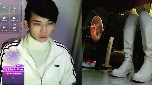 Snapshot of CrytinaSissyCrossdress chatting on December 19, 1:29 pm CrytinaSissyCrossdress online show from December 19, 1:29 pm