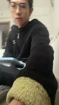 Snapshot of CrytinaSissyCrossdress chatting on November 16, 1:33 am CrytinaSissyCrossdress online show from November 16, 1:33 am