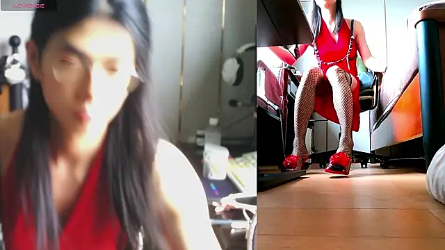 Snapshot of CrytinaSissyCrossdress chatting on March 22, 1:42 am CrytinaSissyCrossdress online show from March 22, 1:42 am