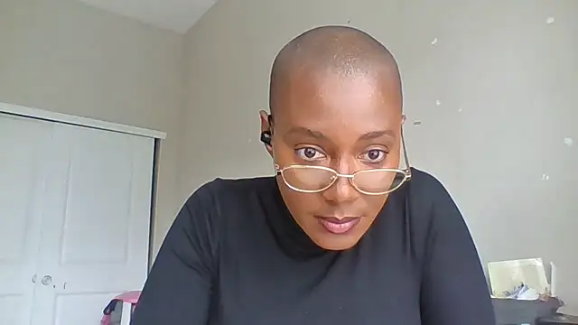 Snapshot of HoneyDripHer chatting on October 31, 3:46 pm HoneyDripHer online show from October 31, 3:46 pm