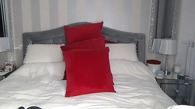 LuanaColucci online show from February 12, 2:45 pm