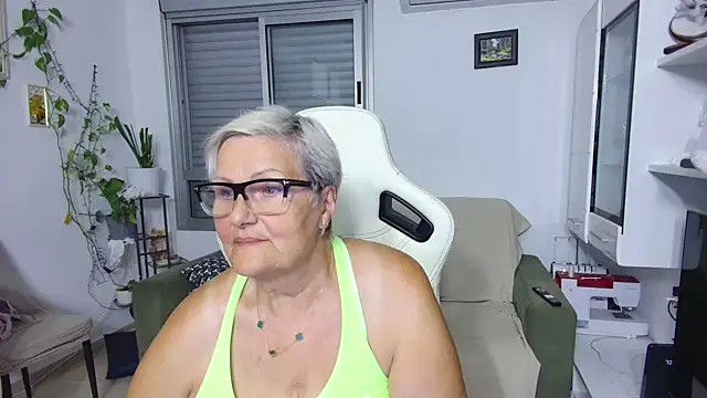 Snapshot of Selenna57 chatting on June 4, 5:08 pm Selenna57 online show from June 4, 5:08 pm