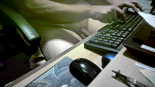 Snapshot of dirtyharry2022 chatting on March 11, 12:44 am dirtyharry2022 online show from March 11, 12:44 am