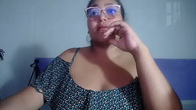 Snapshot of sirena_15 chatting on May 29, 5:27 am sirena 15 online show from May 29, 5:27 am