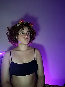 Snapshot of EmmaMelissa0521 chatting on December 14, 1:39 am EmmaMelissa0521 online show from December 14, 1:39 am