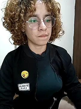 Snapshot of EmmaMelissa0521 chatting on February 25, 7:14 pm EmmaMelissa0521 online show from February 25, 7:14 pm