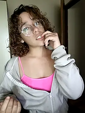 Snapshot of EmmaMelissa0521 chatting on March 6, 6:26 pm EmmaMelissa0521 online show from March 6, 6:26 pm