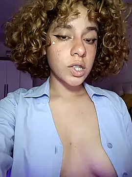 Snapshot of EmmaMelissa0521 chatting on March 16, 10:53 pm EmmaMelissa0521 online show from March 16, 10:53 pm