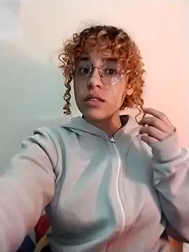 Snapshot of EmmaMelissa0521 chatting on November 16, 1:55 am EmmaMelissa0521 online show from November 16, 1:55 am