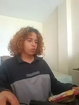 Snapshot of EmmaMelissa0521 chatting on February 14, 6:37 pm EmmaMelissa0521 online show from February 14, 6:37 pm