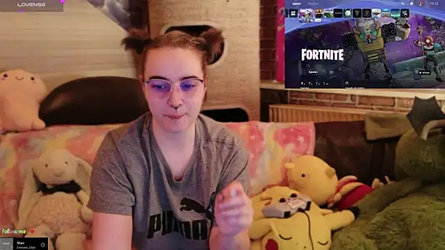 Snapshot of GamerGirl_Eve chatting on January 16, 6:34 pm GamerGirl Eve online show from January 16, 6:34 pm