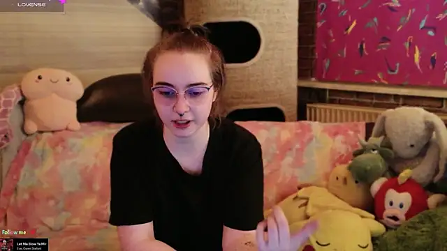 Snapshot of GamerGirl_Eve chatting on January 17, 6:33 pm GamerGirl Eve online show from January 17, 6:33 pm